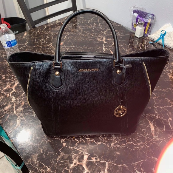 Michael Kors Purse - Picture 4 of 4